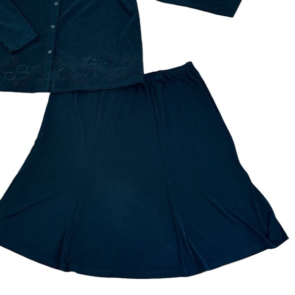 Elegant Black Skirt Set - Picture 8 of 9